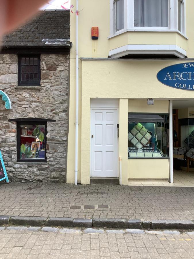 Second Floor Apartment Tenby Town Centre Exterior photo